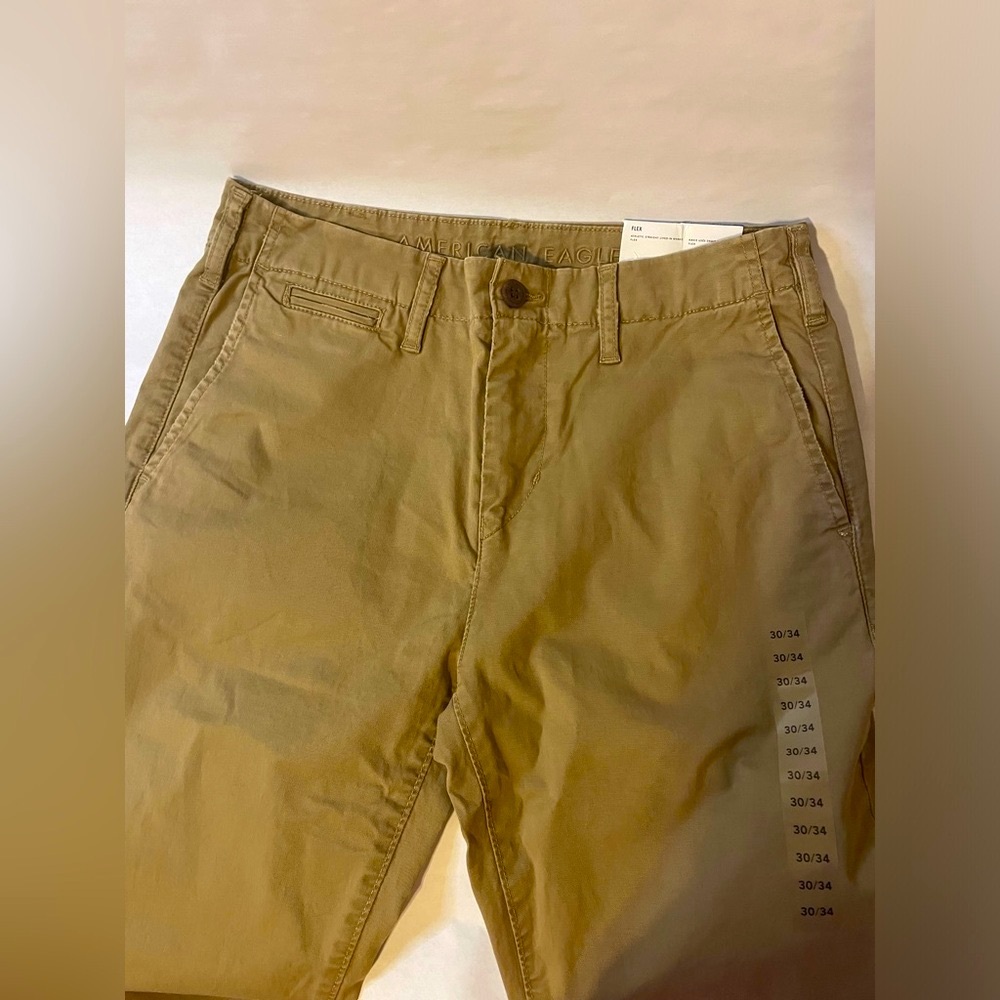 American Eagle Athletic Straight live-in Khakis Flex Real Good NEW